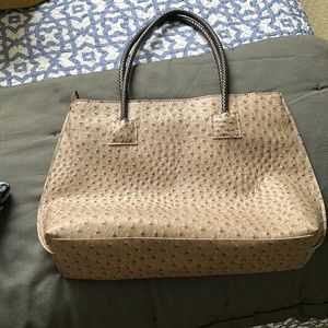 Nice vegan leather carry bag !